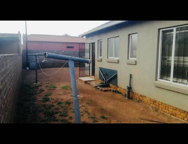 3 BEDROOM PROPERTY TO RENT IN BEVERLEY HILLS